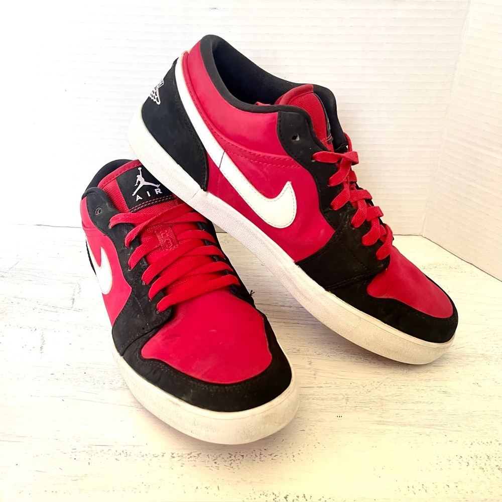 Air Jordan 1 Low Black Red Nubuck Toe Men’s 10 Retro (Non-OG 2014) Men's Size 10